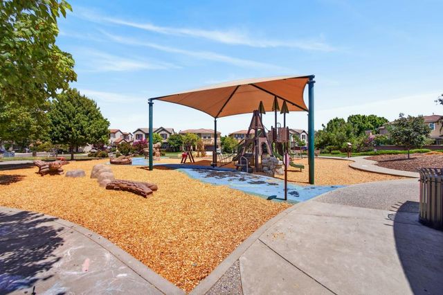 2742 Kalamer Way, Sacramento, CA 95835
