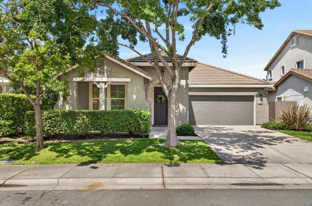 2742 Kalamer Way, Sacramento, CA 95835