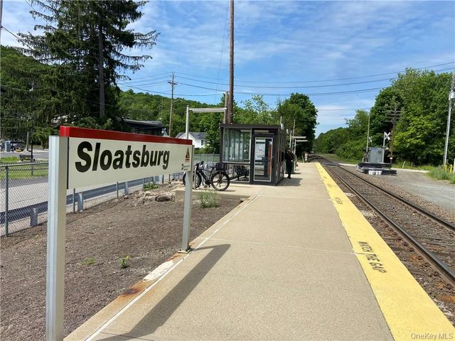 17 Harriman Avenue, Sloatsburg, NY 10974