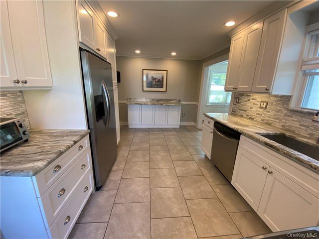 17 Harriman Avenue, Sloatsburg, NY 10974