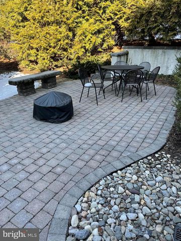 525 W STATE ST, Kennett Square, PA 19348