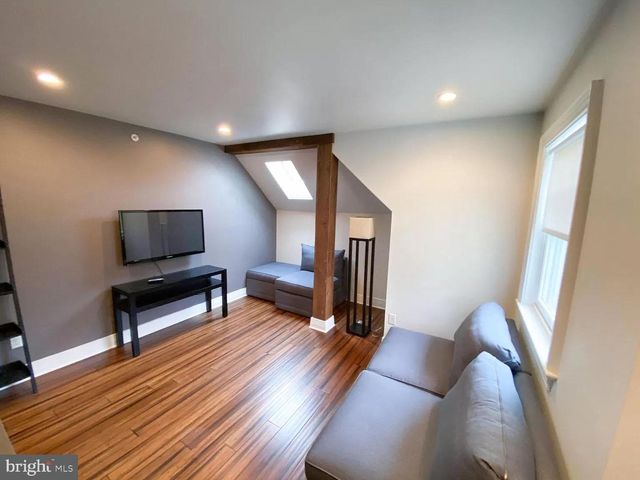 525 W STATE ST, Kennett Square, PA 19348