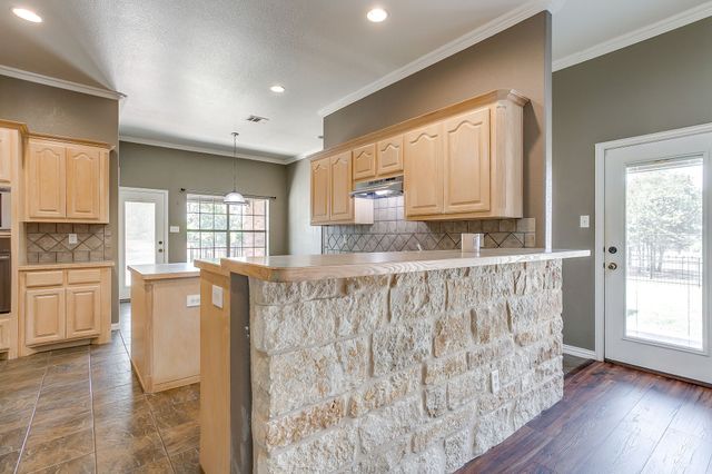 550 Sandlin Lane, Springtown, TX 76082