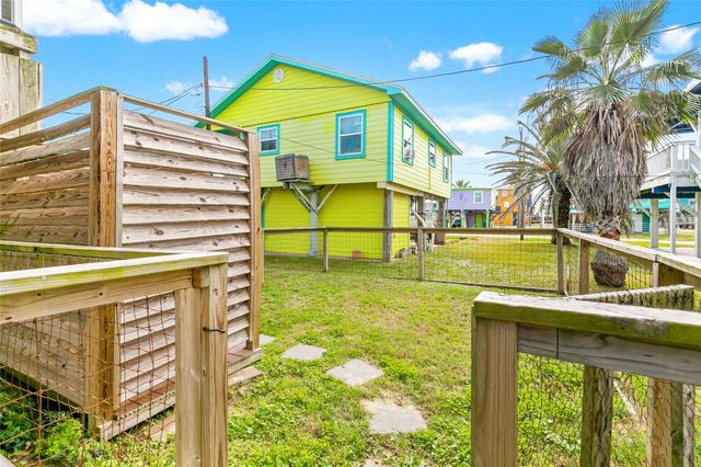 311 Olive Street, Surfside Beach, TX 77541