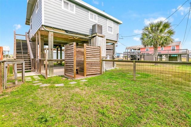 311 Olive Street, Surfside Beach, TX 77541