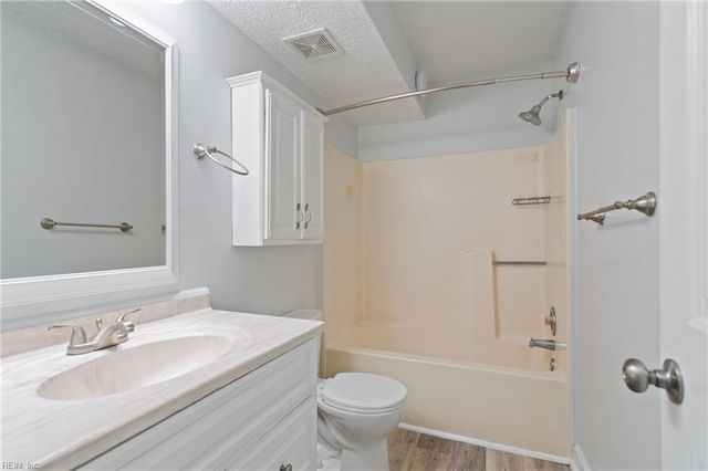 209 Quarter Trl Apt B, Newport News, VA 23608