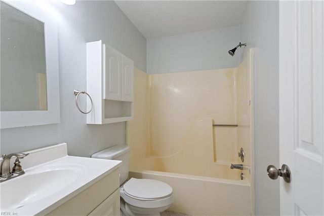 209 Quarter Trl Apt B, Newport News, VA 23608