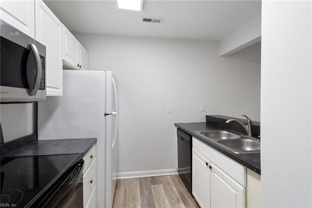 209 Quarter Trl Apt B, Newport News, VA 23608
