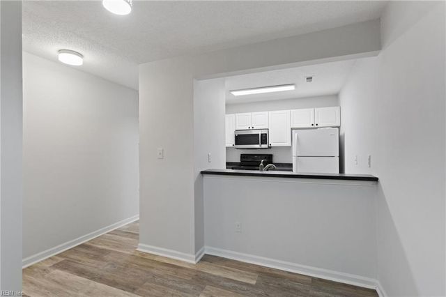 209 Quarter Trl Apt B, Newport News, VA 23608