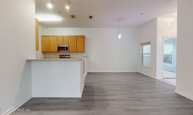 7060 DEER LODGE Circle 108, Jacksonville, FL 32256