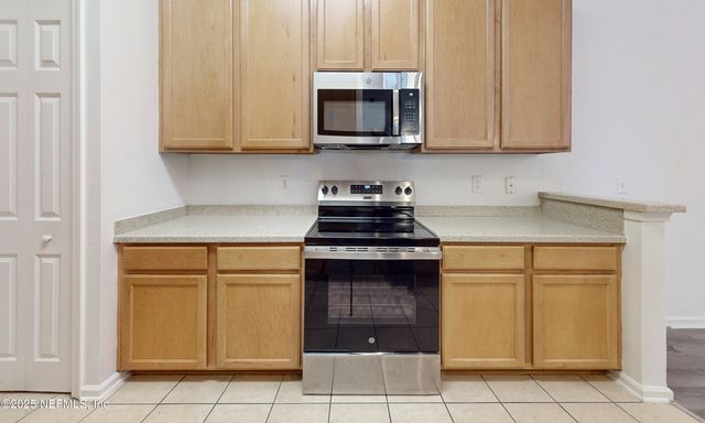 7060 DEER LODGE Circle 108, Jacksonville, FL 32256