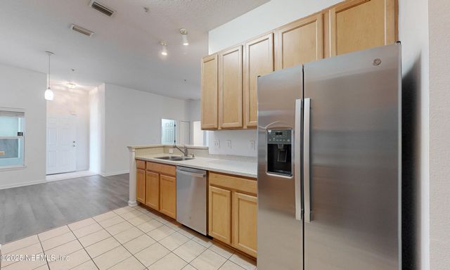 7060 DEER LODGE Circle 108, Jacksonville, FL 32256