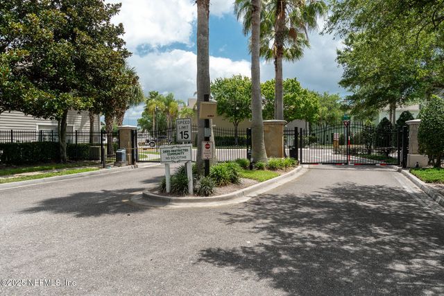 7060 DEER LODGE Circle 108, Jacksonville, FL 32256