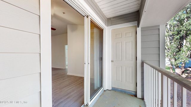 7060 DEER LODGE Circle 108, Jacksonville, FL 32256