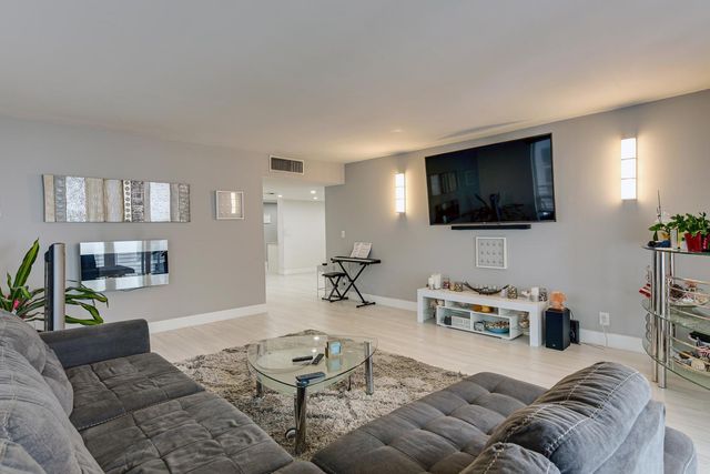 812 Briny Avenue 10C, Pompano Beach, FL 33062