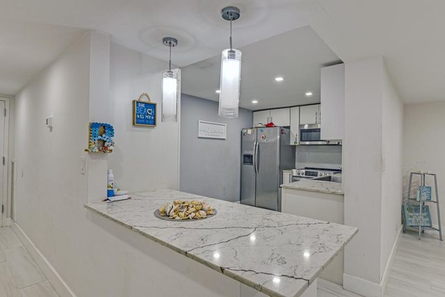 812 Briny Avenue 10C, Pompano Beach, FL 33062