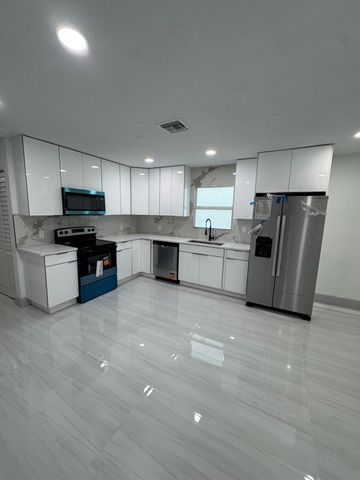 405 N E Street, Lake Worth, FL 33460