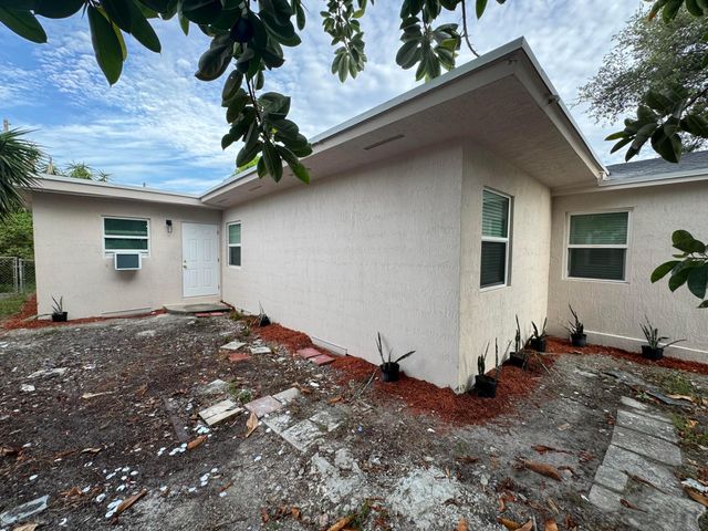 405 N E Street, Lake Worth, FL 33460