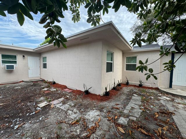 405 N E Street, Lake Worth, FL 33460