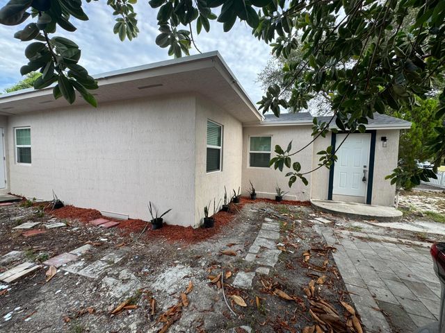 405 N E Street, Lake Worth, FL 33460