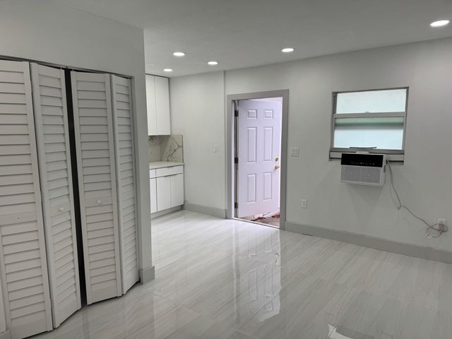 405 N E Street, Lake Worth, FL 33460