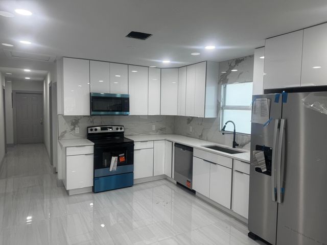 405 N E Street, Lake Worth, FL 33460