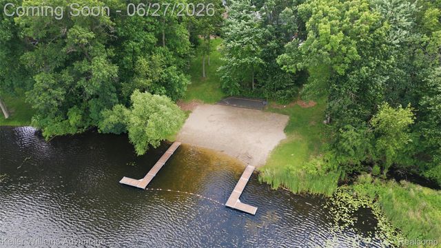 1479 Chanticlair Circle, Wixom, MI 48393