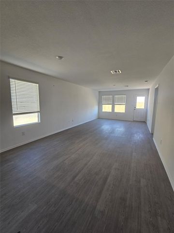 2304 Blizzard DR, Lockhart, TX 78644