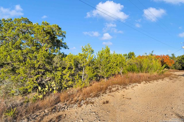 241 WALDEN POND, Bandera, TX 78003