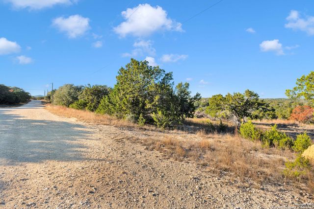 241 WALDEN POND, Bandera, TX 78003