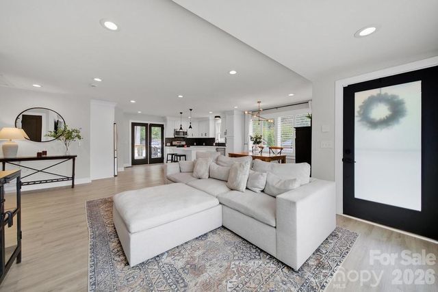 517 Inwood Drive, Charlotte, NC 28209