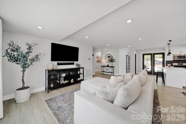 517 Inwood Drive, Charlotte, NC 28209