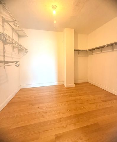 245 Sea St 45, Quincy, MA 02169