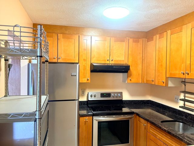 245 Sea St 45, Quincy, MA 02169