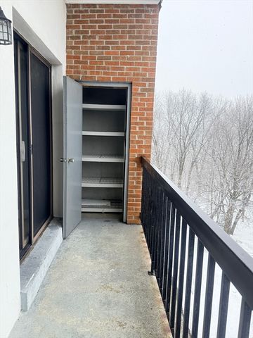 245 Sea St 45, Quincy, MA 02169