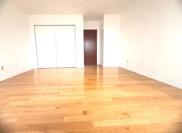 245 Sea St 45, Quincy, MA 02169