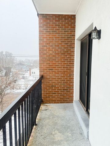 245 Sea St 45, Quincy, MA 02169