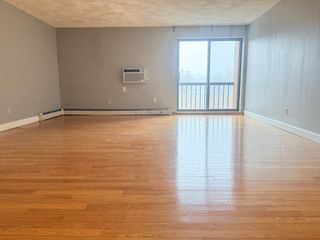 245 Sea St 45, Quincy, MA 02169