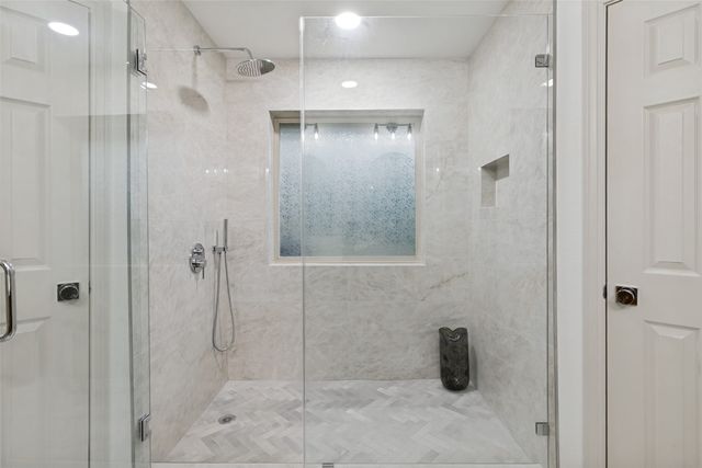 2607 Timberleaf Circle, Carrollton, TX 75006