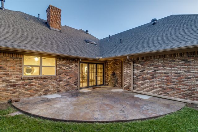 2607 Timberleaf Circle, Carrollton, TX 75006