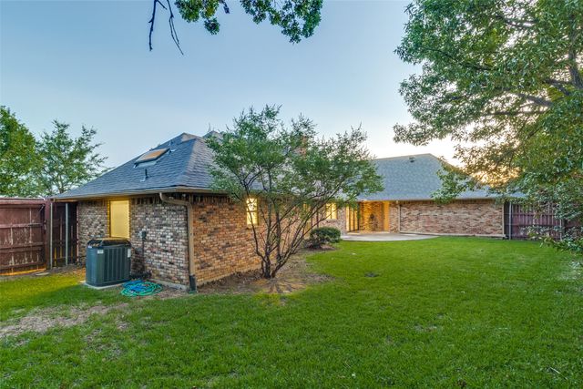 2607 Timberleaf Circle, Carrollton, TX 75006