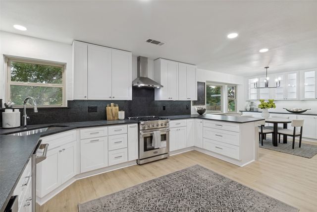2607 Timberleaf Circle, Carrollton, TX 75006