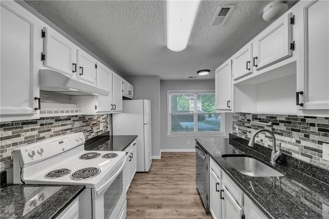 182 Thalia Trace DR, Virginia Beach, VA 23452