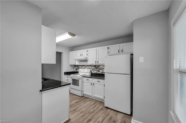 182 Thalia Trace DR, Virginia Beach, VA 23452