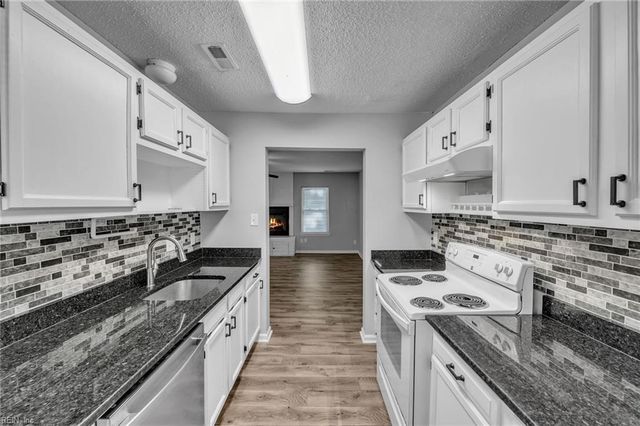 182 Thalia Trace DR, Virginia Beach, VA 23452