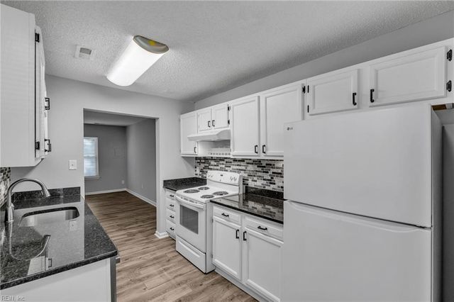 182 Thalia Trace DR, Virginia Beach, VA 23452