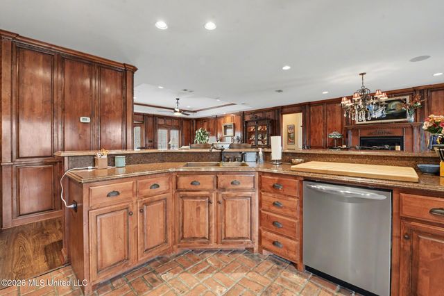 707 Esplanade Avenue, Bay Saint Louis, MS 39520