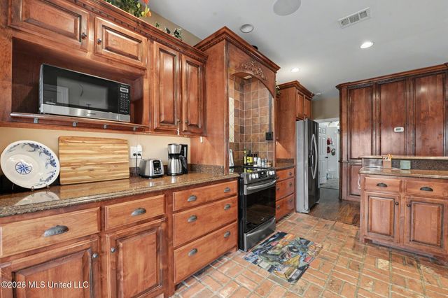 707 Esplanade Avenue, Bay Saint Louis, MS 39520