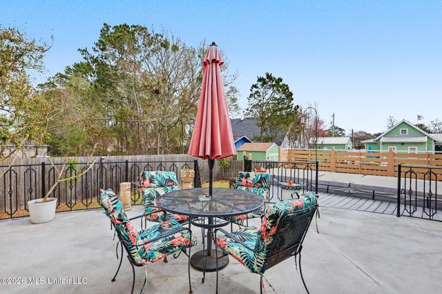 707 Esplanade Avenue, Bay Saint Louis, MS 39520