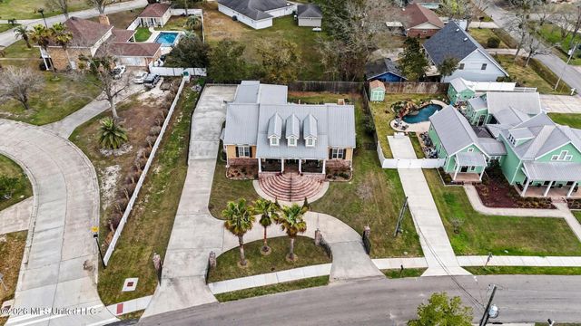 707 Esplanade Avenue, Bay Saint Louis, MS 39520